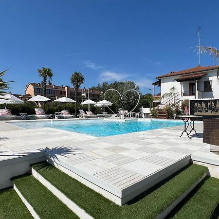 Dubaibeachotel Llido Degli Estensi Esterno foto